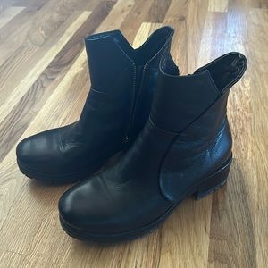 Bueno Forge booties
